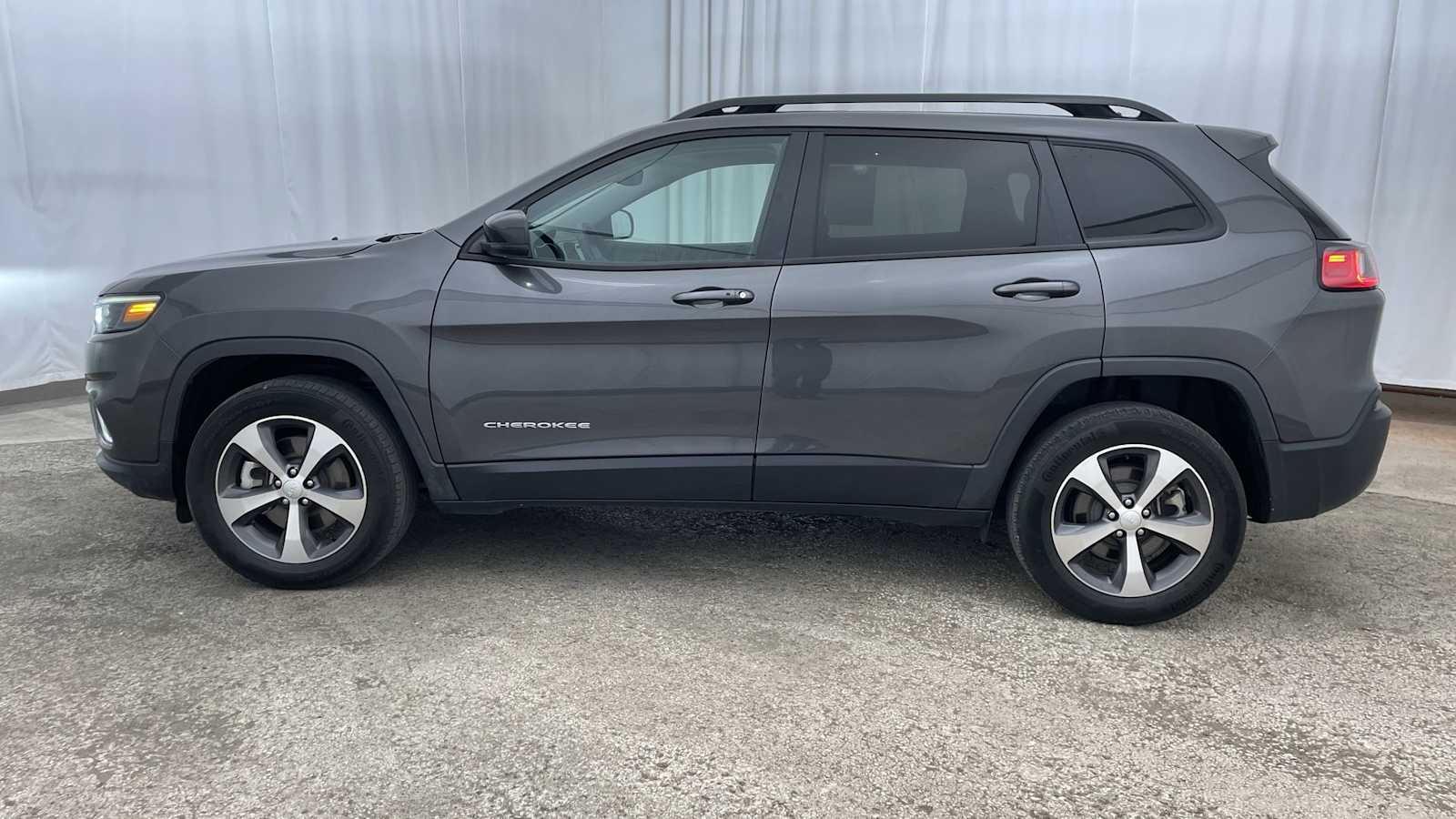 Thumbnail: 2022 Jeep Cherokee - 31