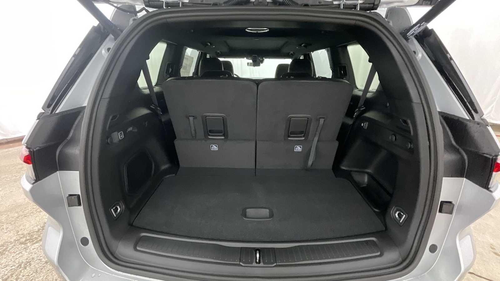 Thumbnail: 2025 Jeep Grand Cherokee - 33