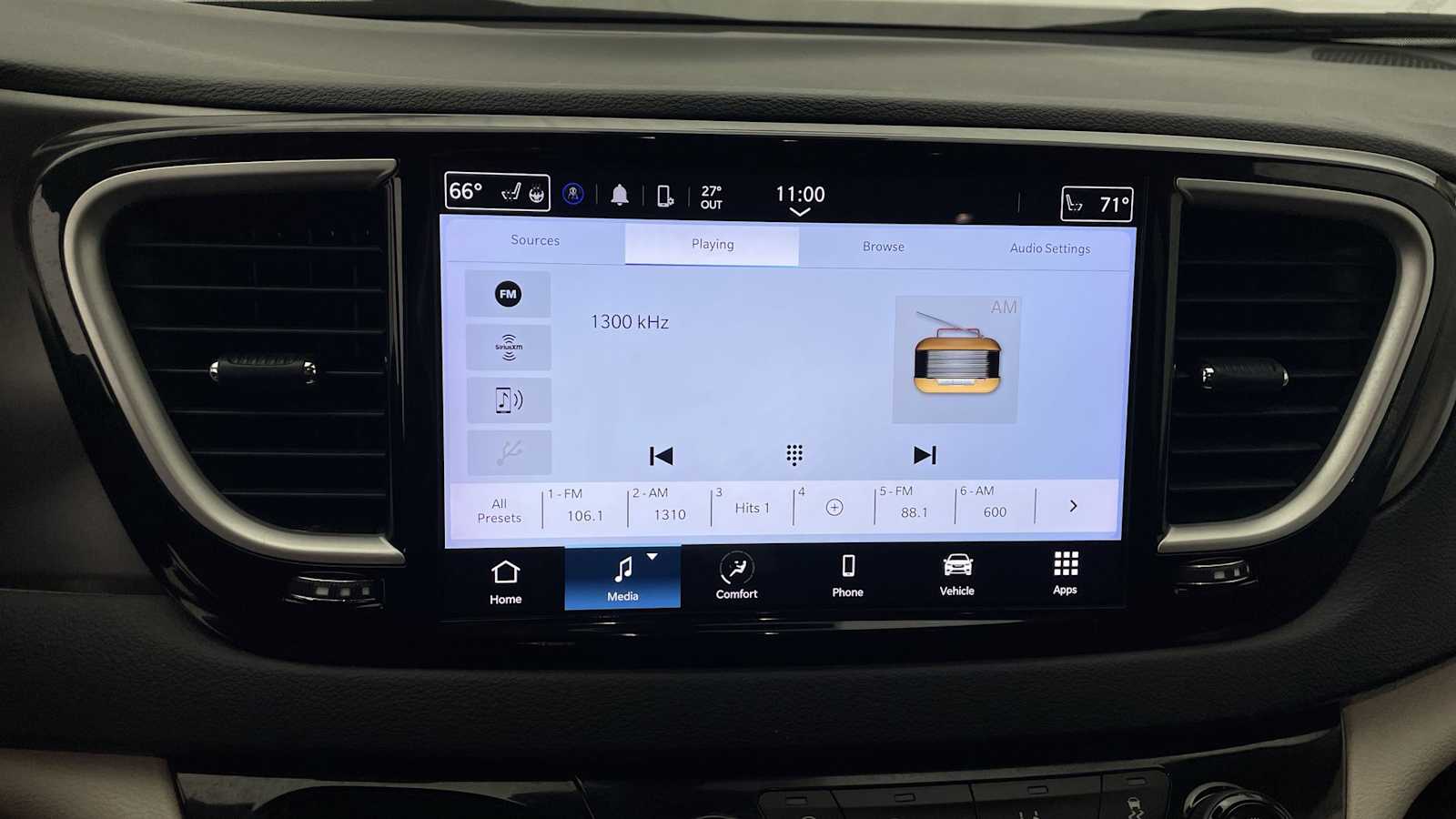 Thumbnail: 2023 Chrysler Pacifica - 18