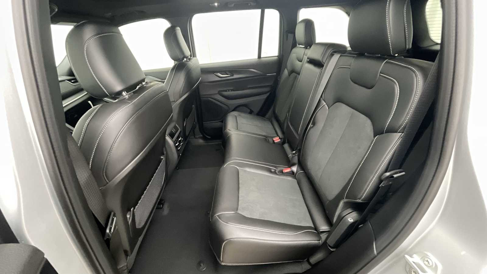 Thumbnail: 2025 Jeep Grand Cherokee - 9