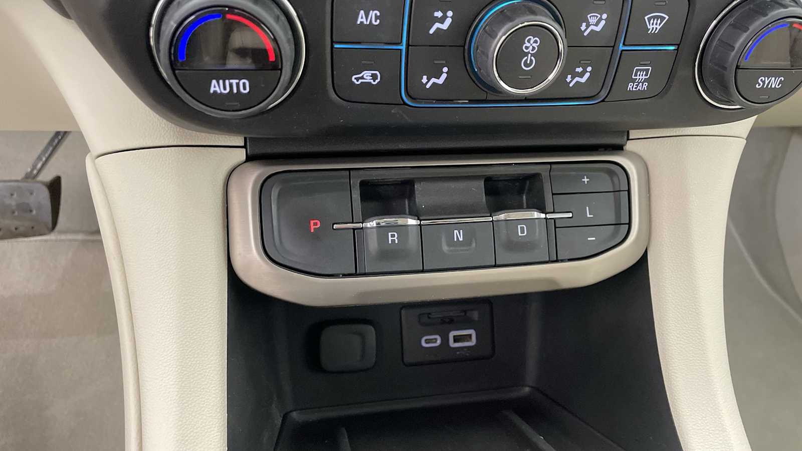 Thumbnail: 2022 GMC Acadia - 23