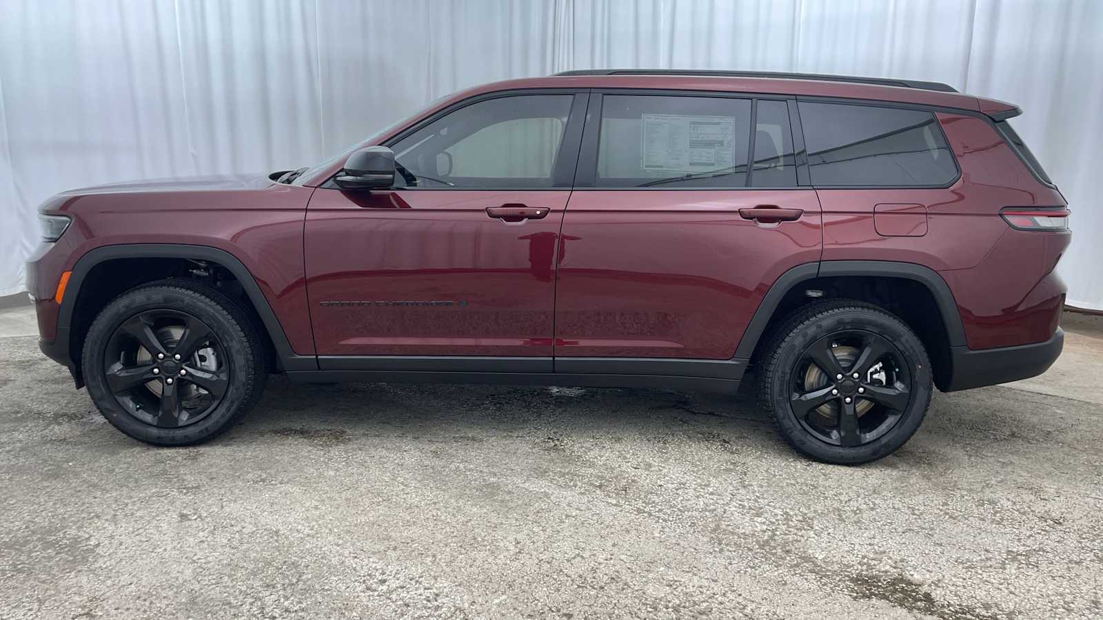 Thumbnail: 2025 Jeep Grand Cherokee - 35