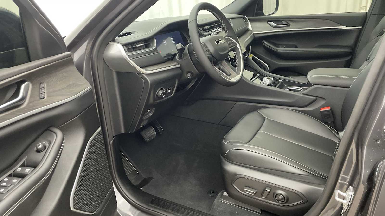 Thumbnail: 2025 Jeep Grand Cherokee - 2