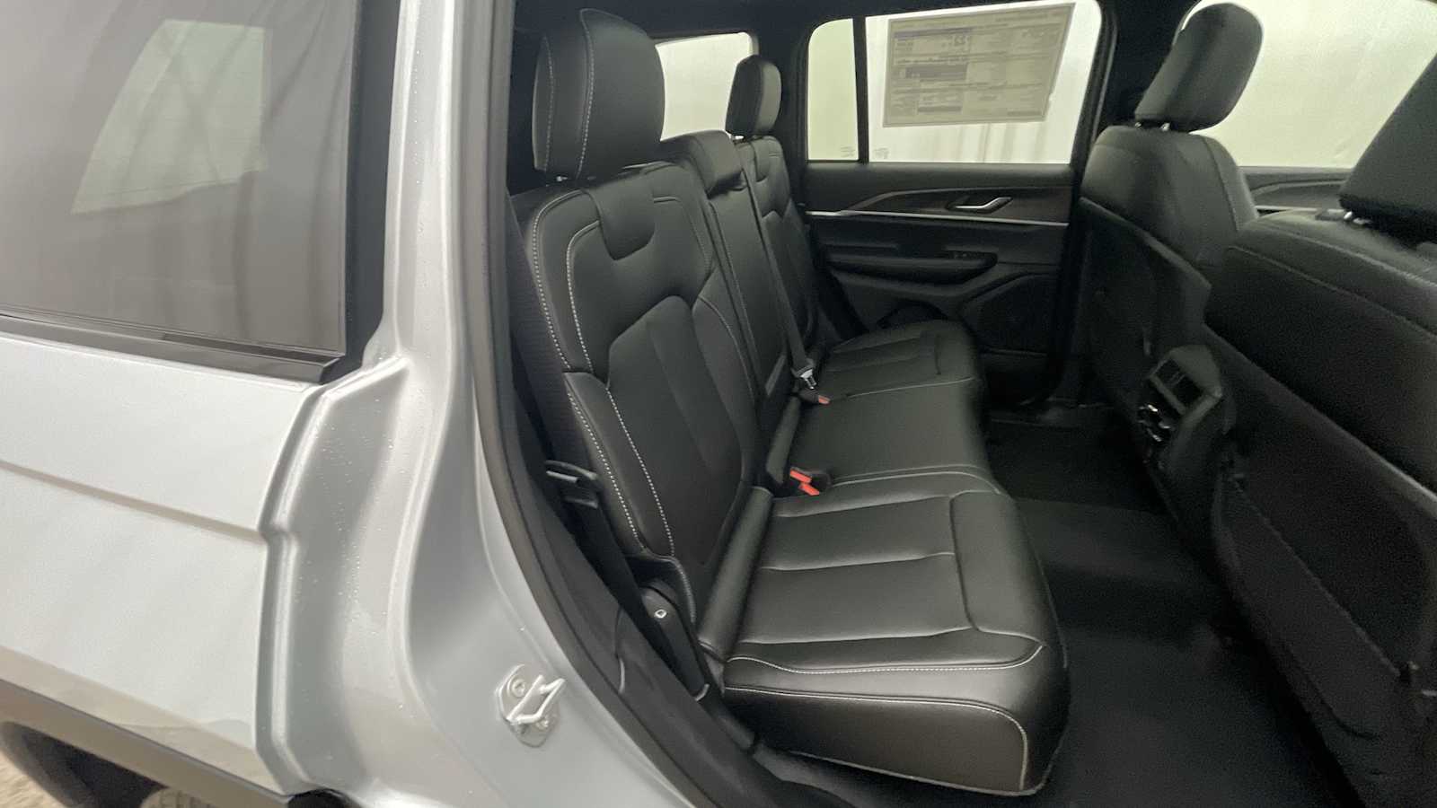 Thumbnail: 2025 Jeep Grand Cherokee - 11