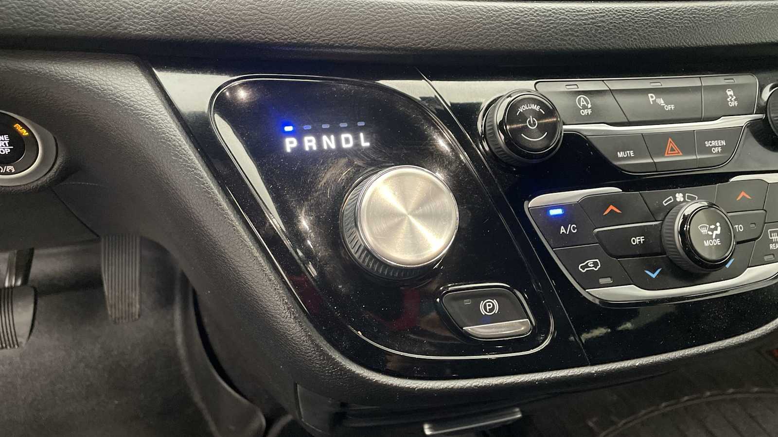 Thumbnail: 2019 Chrysler Pacifica - 20