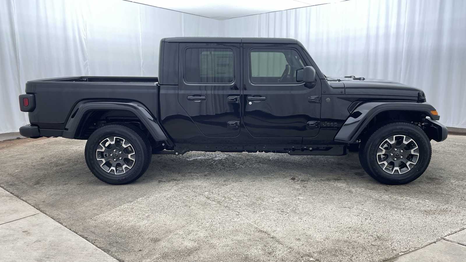 Thumbnail: 2026 Jeep Gladiator - 35