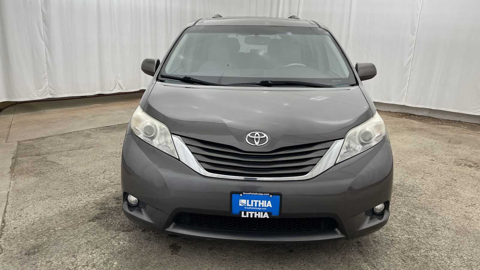 Thumbnail: 2013 Toyota Sienna - 38