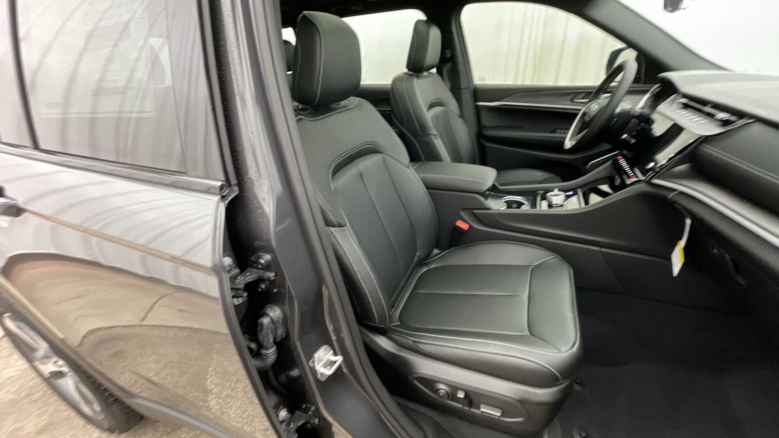 Thumbnail: 2026 Jeep Grand Cherokee - 13