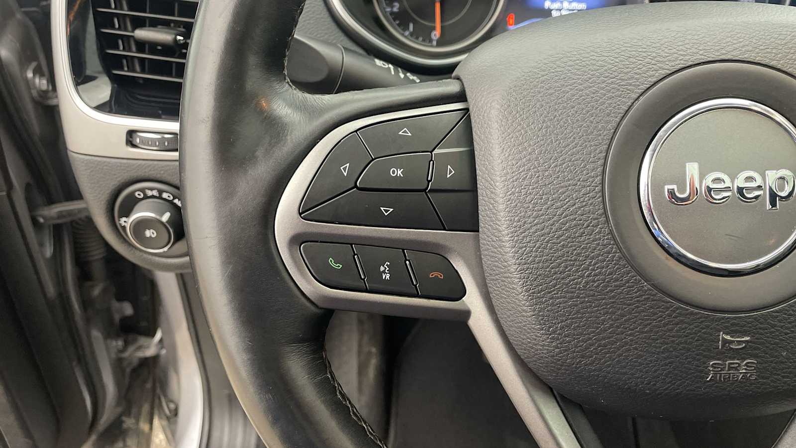 Thumbnail: 2019 Jeep Cherokee - 15