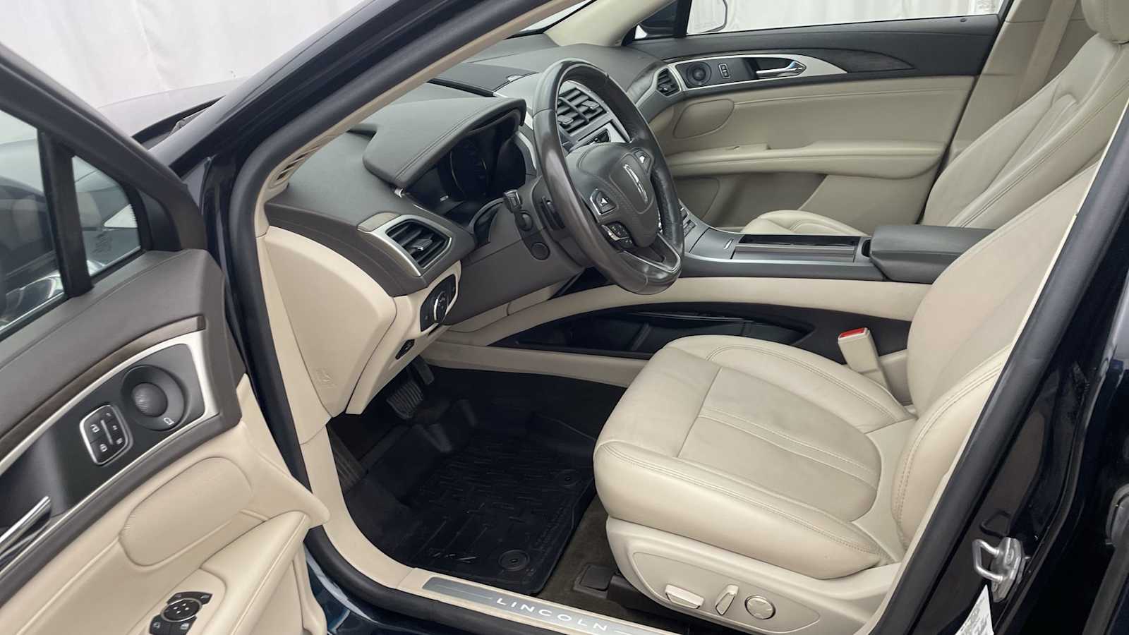 Thumbnail: 2020 Lincoln MKZ - 2