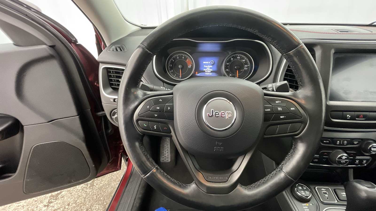 Thumbnail: 2020 Jeep Cherokee - 14