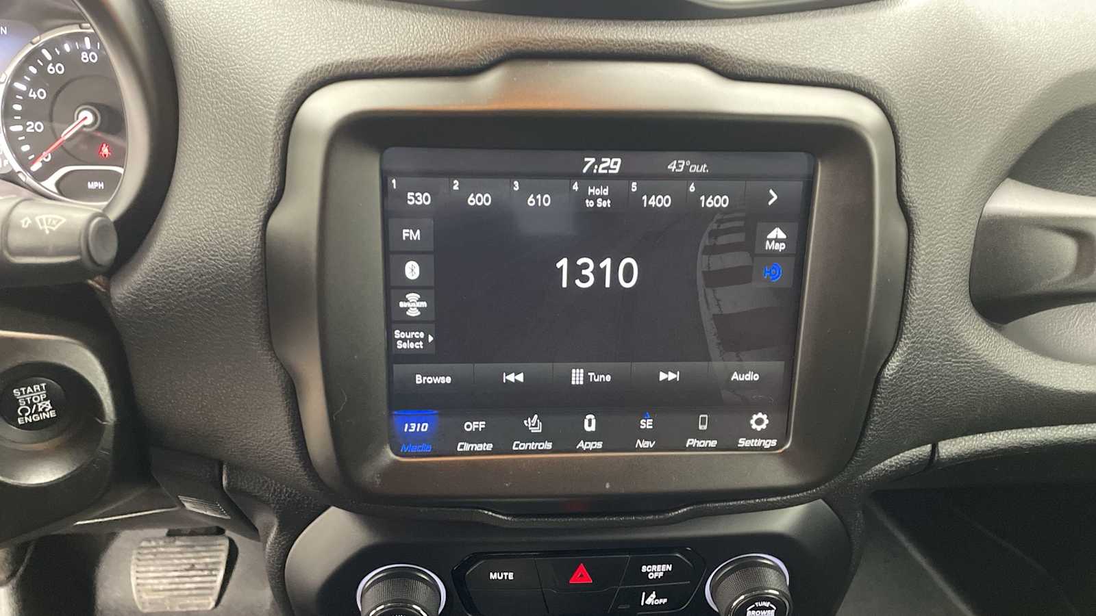 Thumbnail: 2022 Jeep Renegade - 18