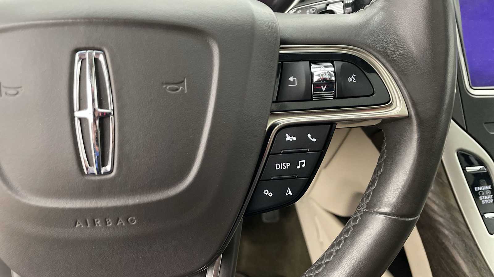 Thumbnail: 2019 Lincoln Nautilus - 16