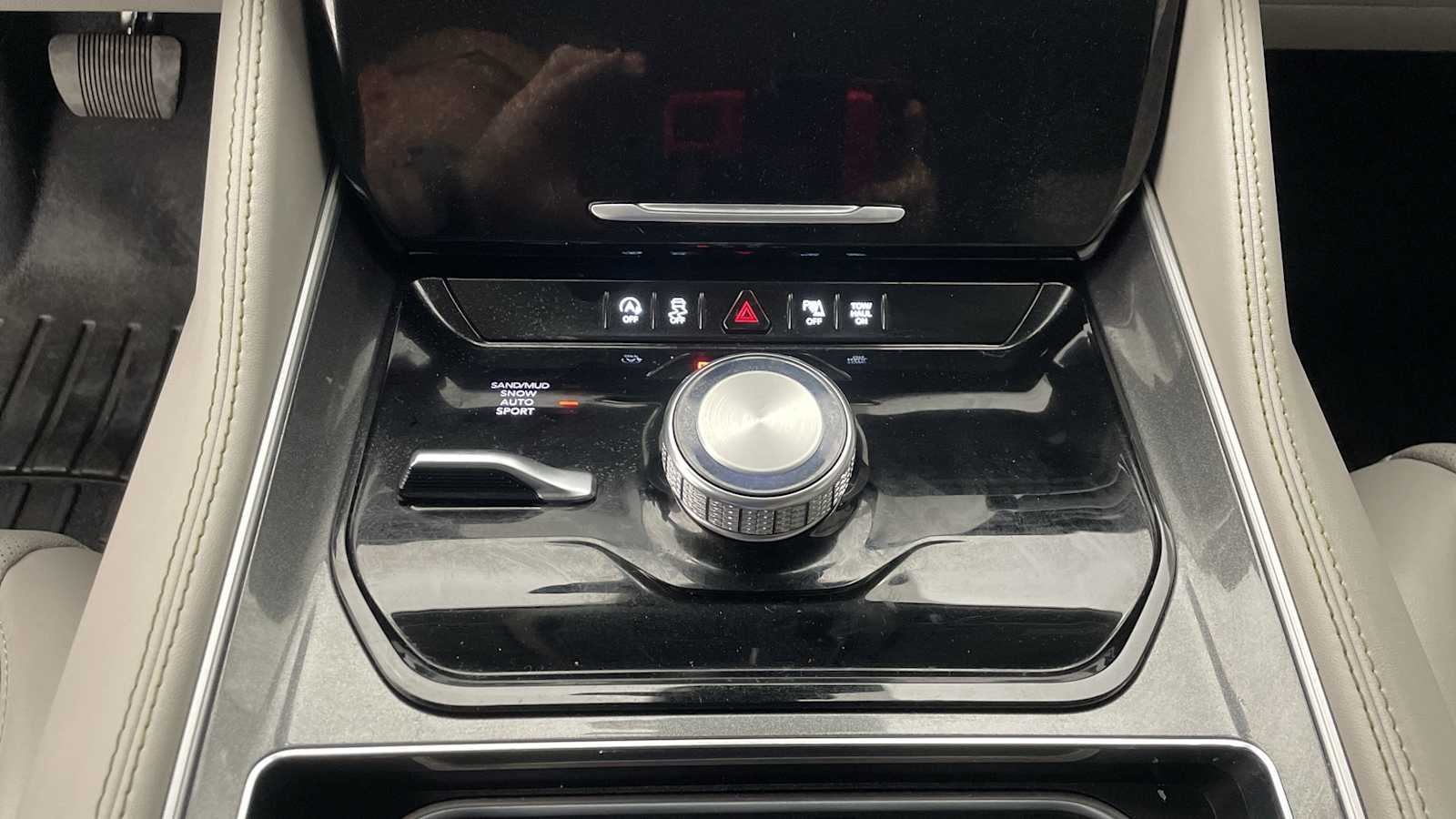 Thumbnail: 2022 Jeep Wagoneer - 21