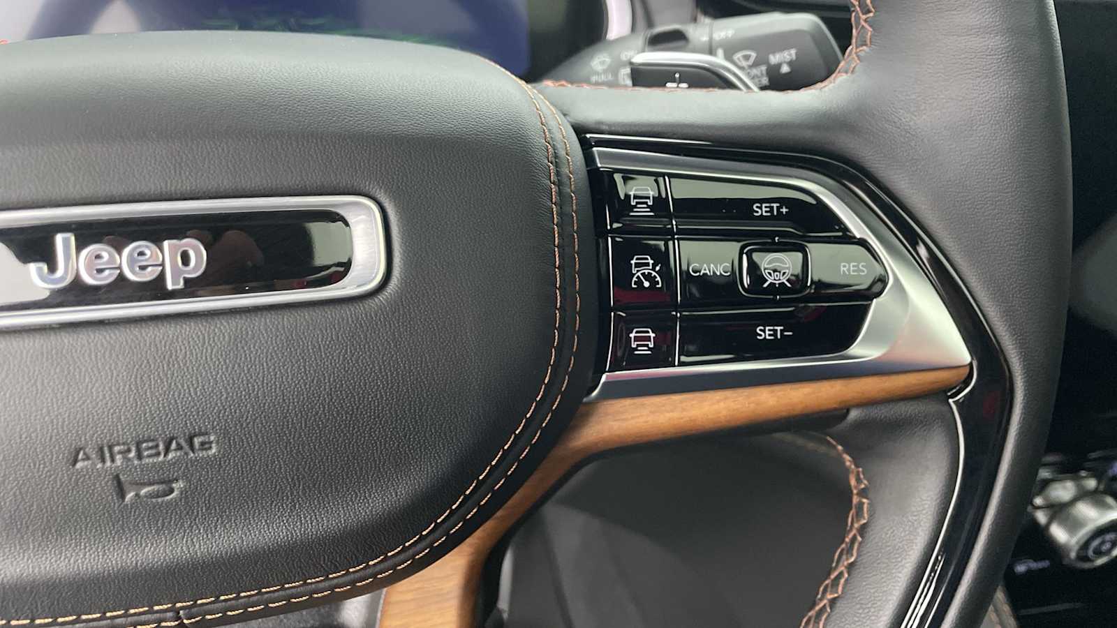 Thumbnail: 2023 Jeep Grand Cherokee - 16