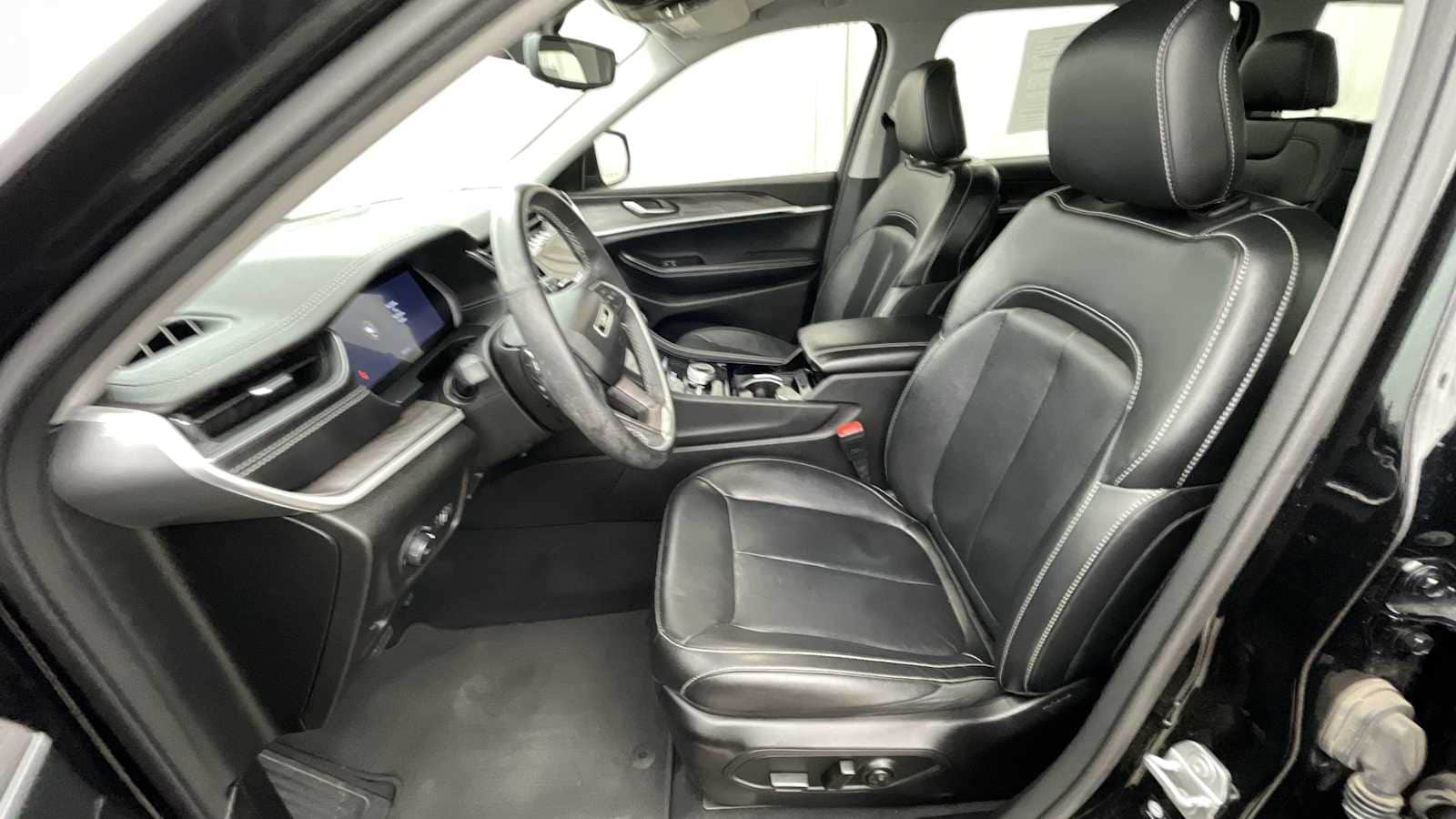 Thumbnail: 2022 Jeep Grand Cherokee - 6