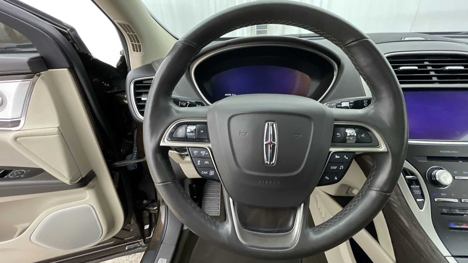 Thumbnail: 2019 Lincoln Nautilus - 14