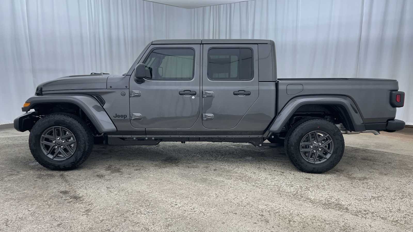 Thumbnail: 2026 Jeep Gladiator - 30