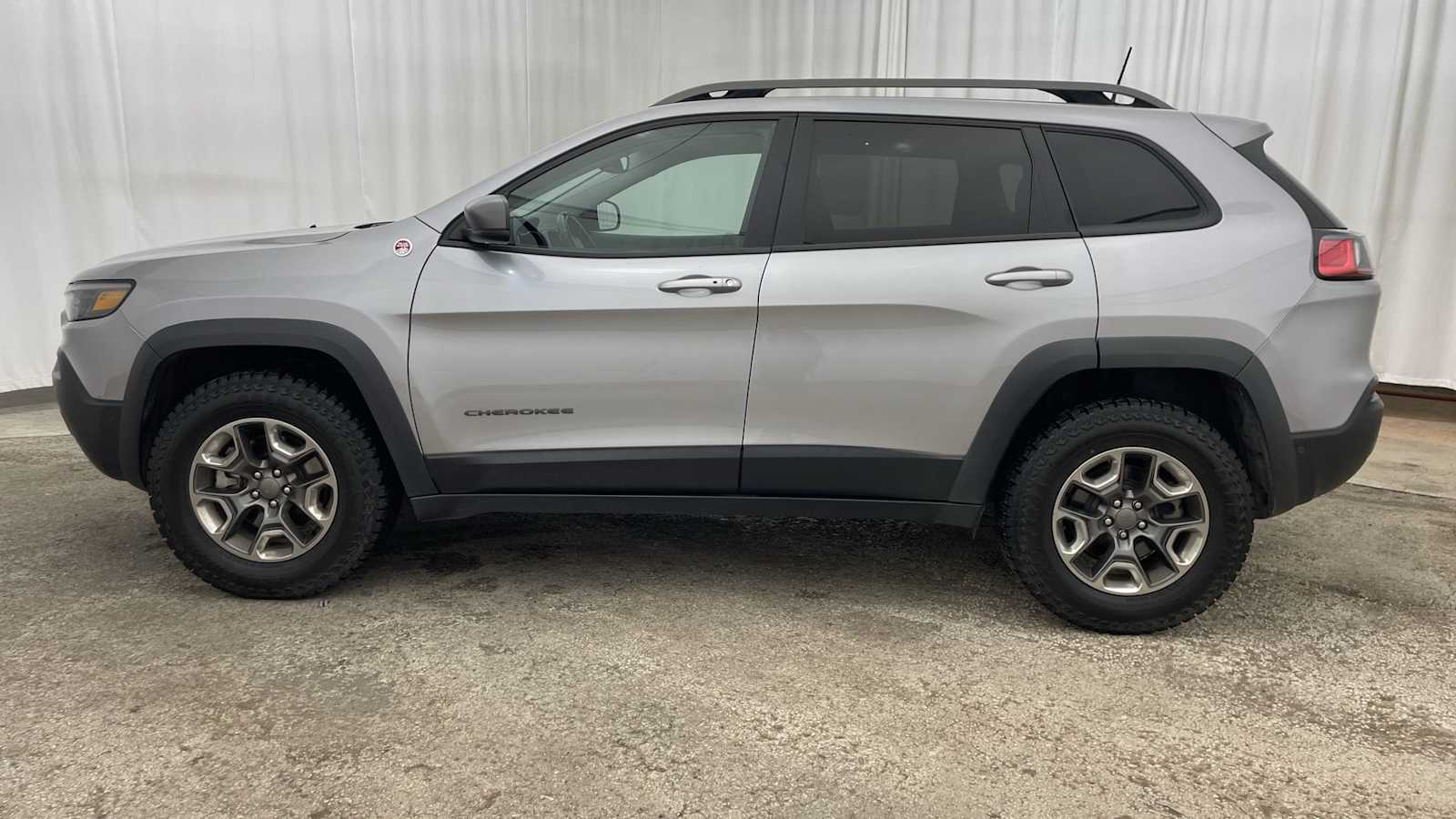 Thumbnail: 2019 Jeep Cherokee - 34