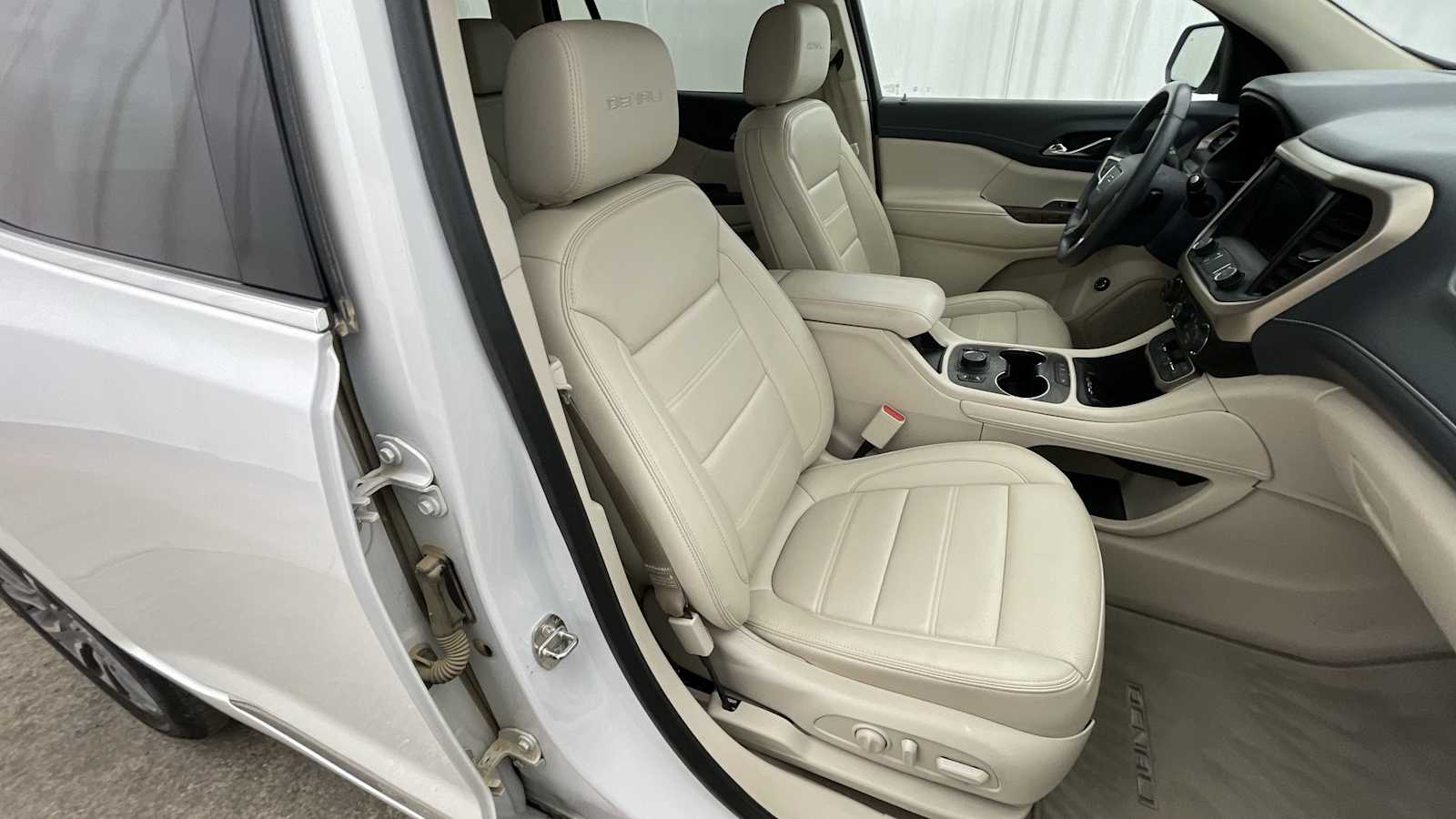 Thumbnail: 2022 GMC Acadia - 14