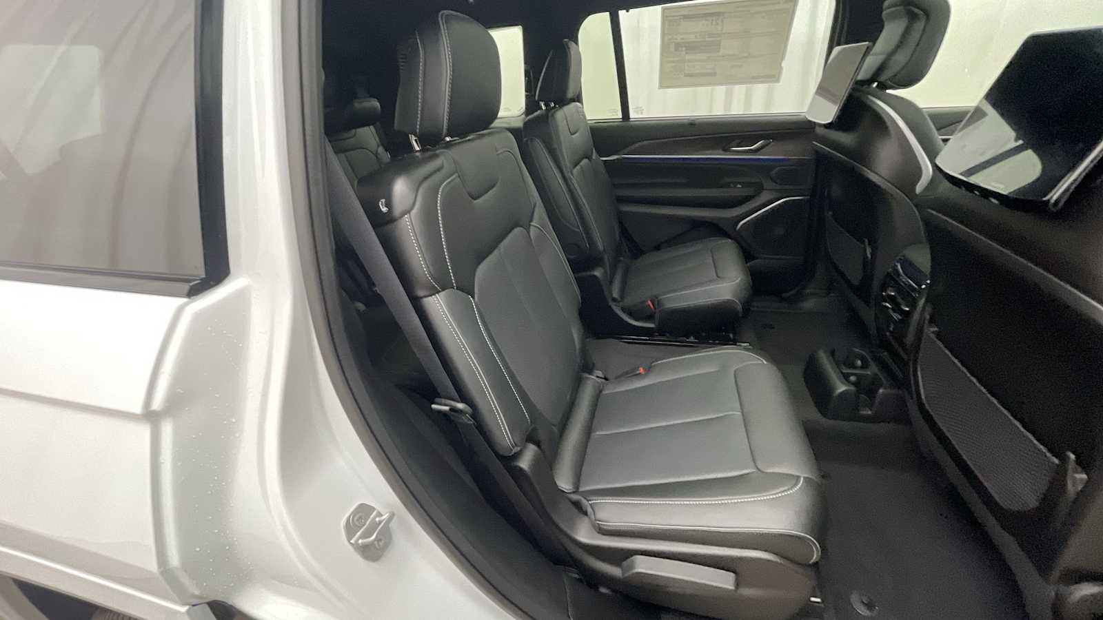 Thumbnail: 2025 Jeep Grand Cherokee - 11