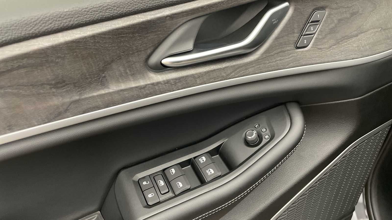 Thumbnail: 2025 Jeep Grand Cherokee - 7