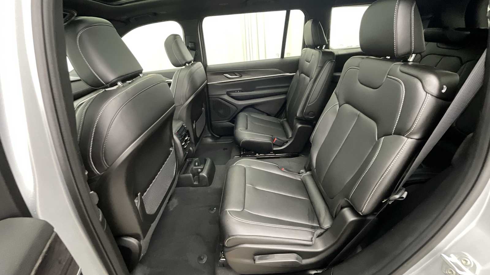 Thumbnail: 2025 Jeep Grand Cherokee - 10