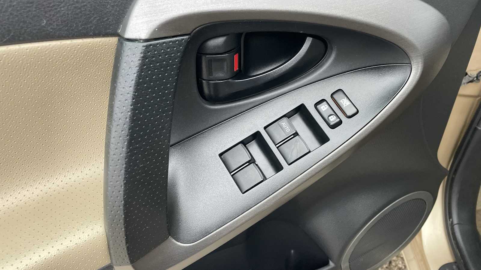 Thumbnail: 2012 Toyota RAV4 - 6