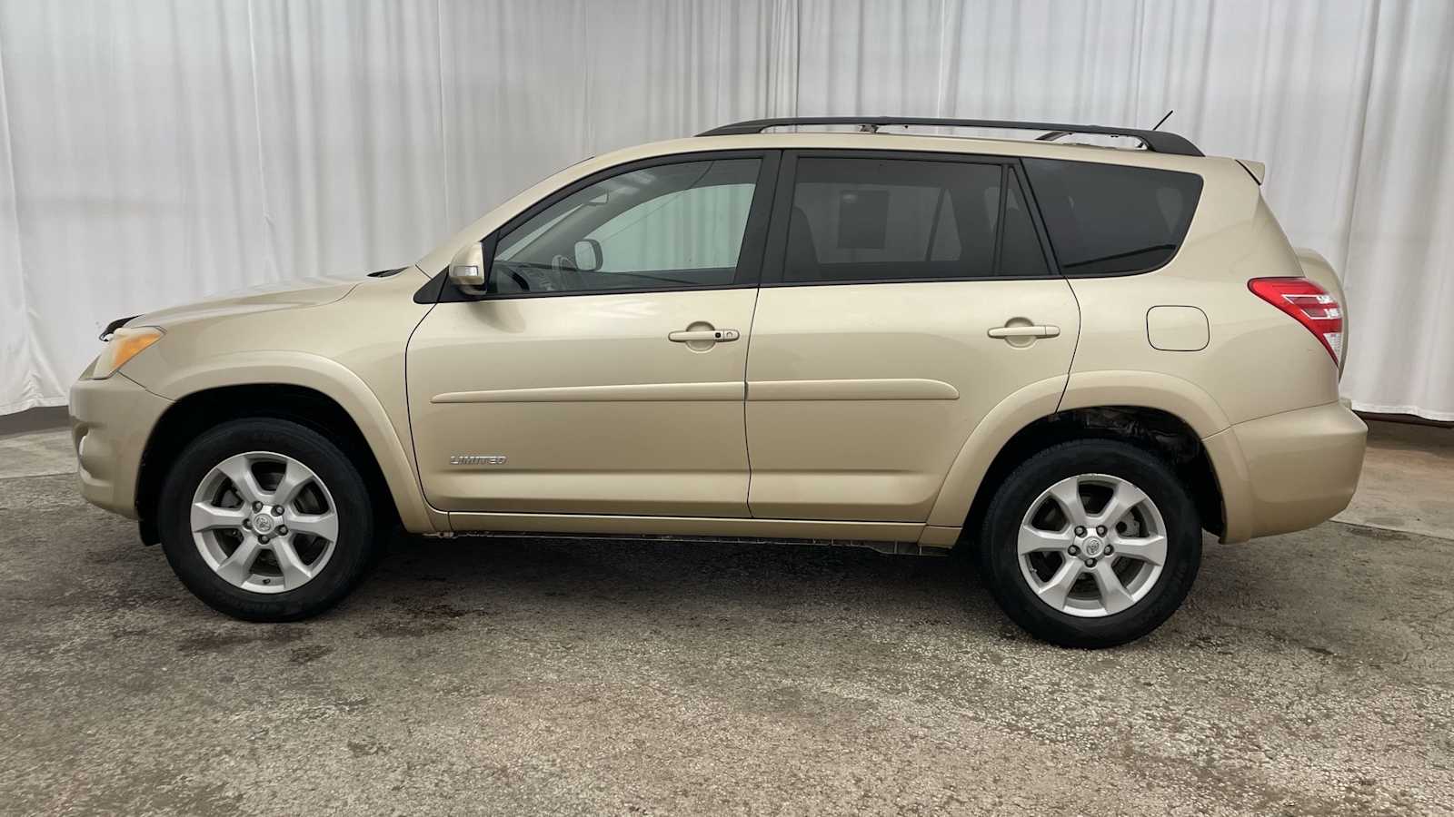 Thumbnail: 2012 Toyota RAV4 - 28