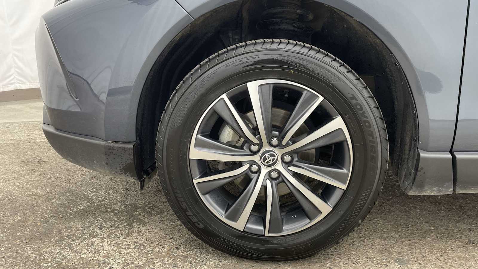 Thumbnail: 2023 Toyota Venza - 36