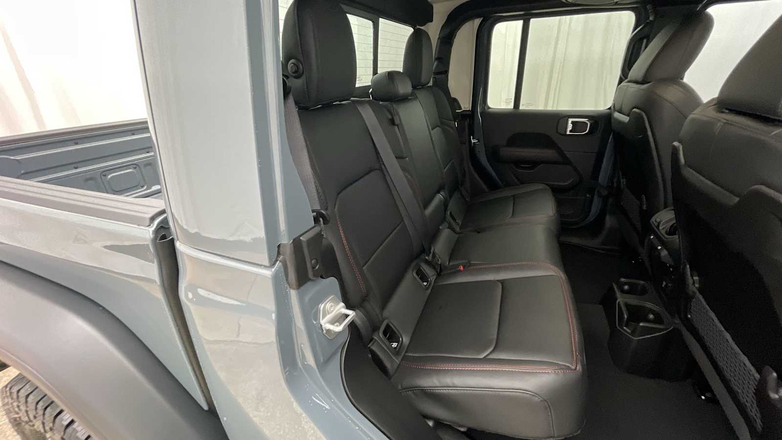 Thumbnail: 2025 Jeep Gladiator - 10