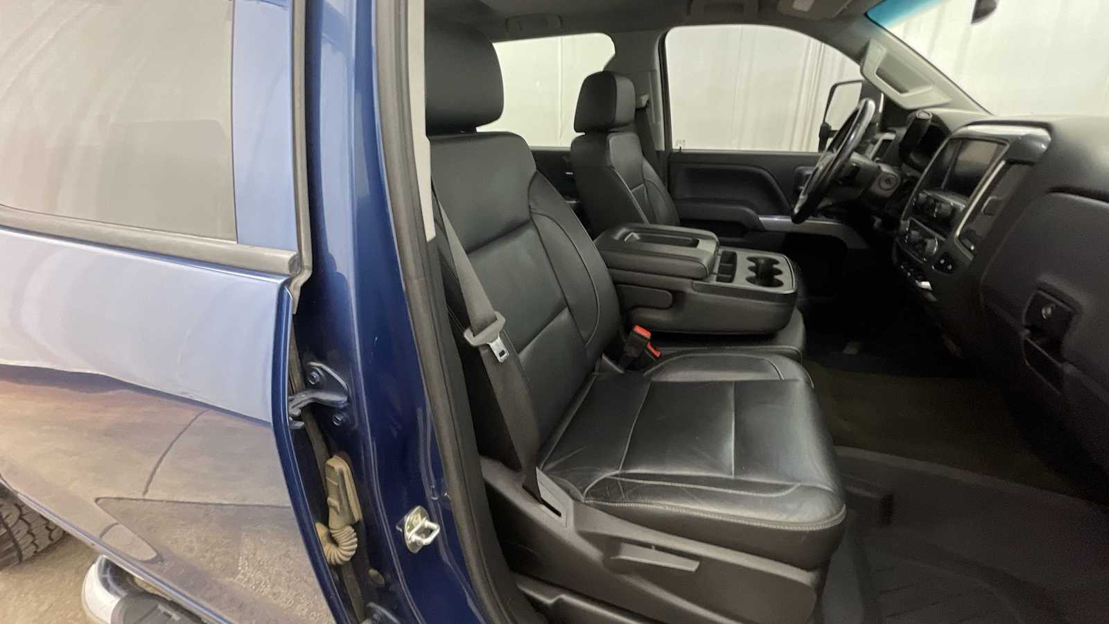 Thumbnail: 2018 Chevrolet Silverado 3500 - 10