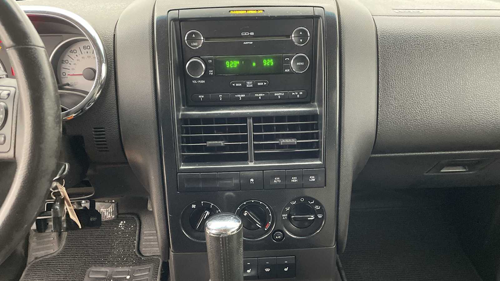 Thumbnail: 2008 Ford Explorer Sport Trac - 14