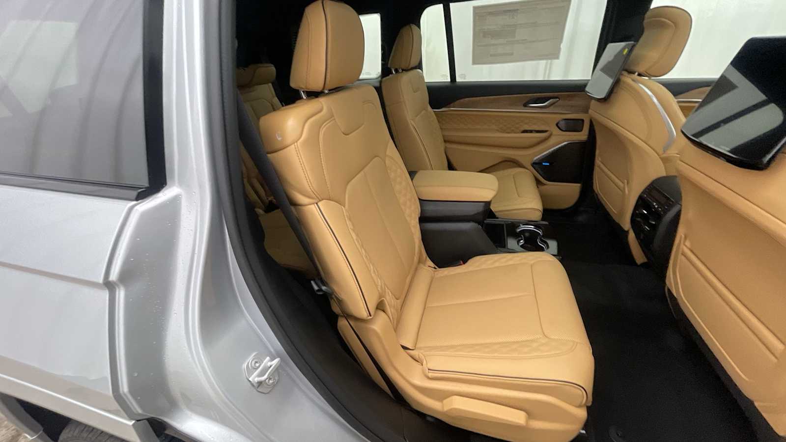 Thumbnail: 2025 Jeep Grand Cherokee - 11