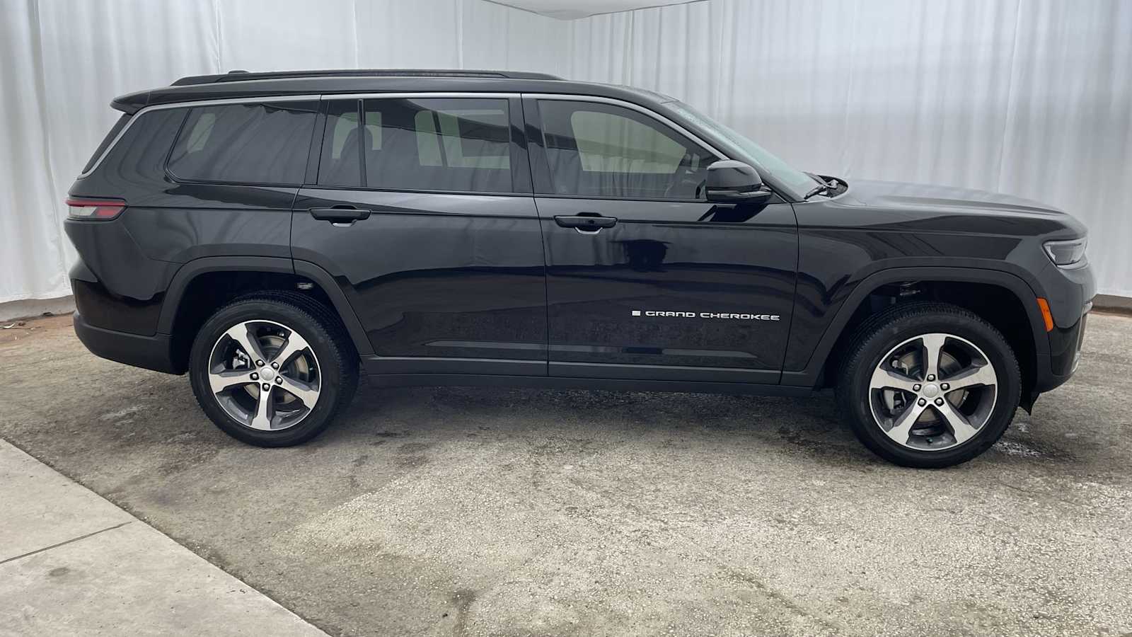 Thumbnail: 2026 Jeep Grand Cherokee L - 39