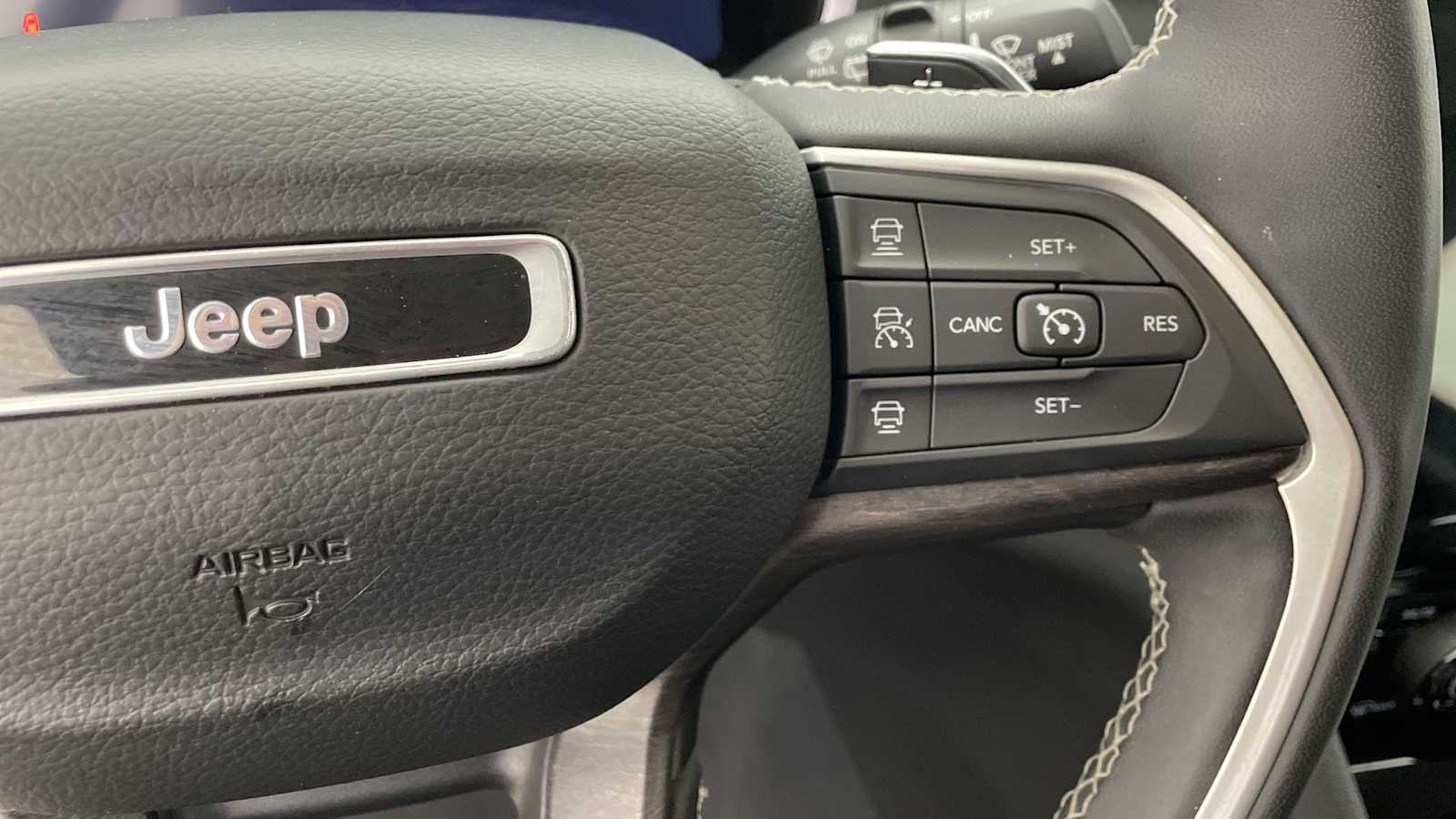 Thumbnail: 2023 Jeep Grand Cherokee - 15