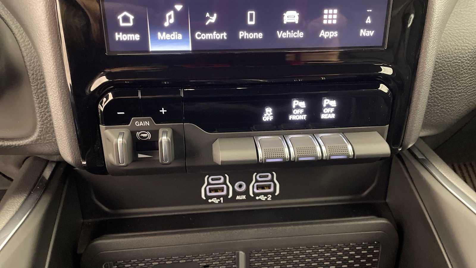 Thumbnail: 2026 RAM 1500 - 25