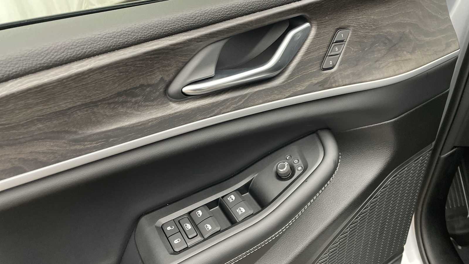 Thumbnail: 2025 Jeep Grand Cherokee - 7