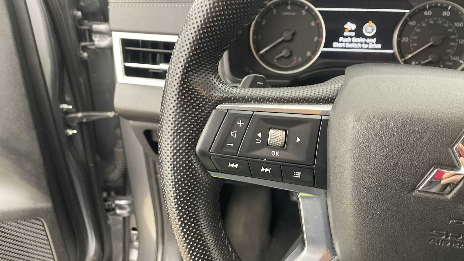 Thumbnail: 2023 Mitsubishi Outlander - 14