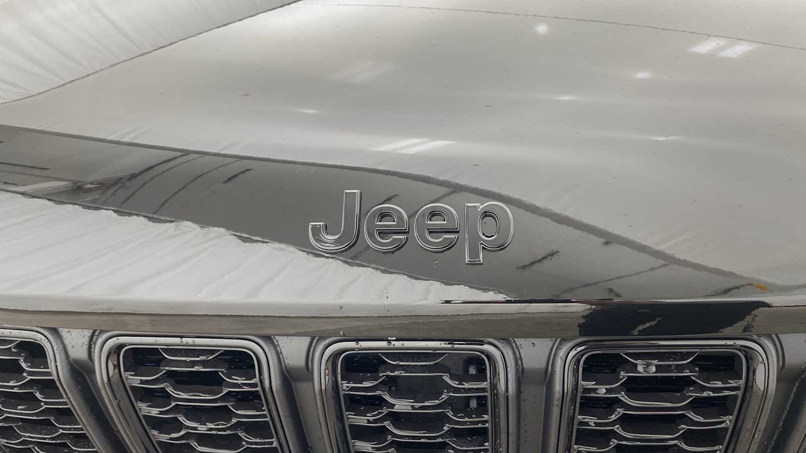 Thumbnail: 2025 Jeep Grand Cherokee - 43