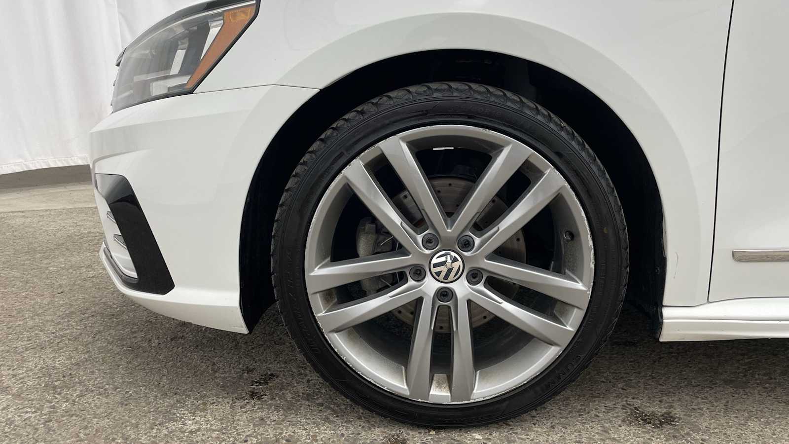 Thumbnail: 2017 Volkswagen Passat - 35