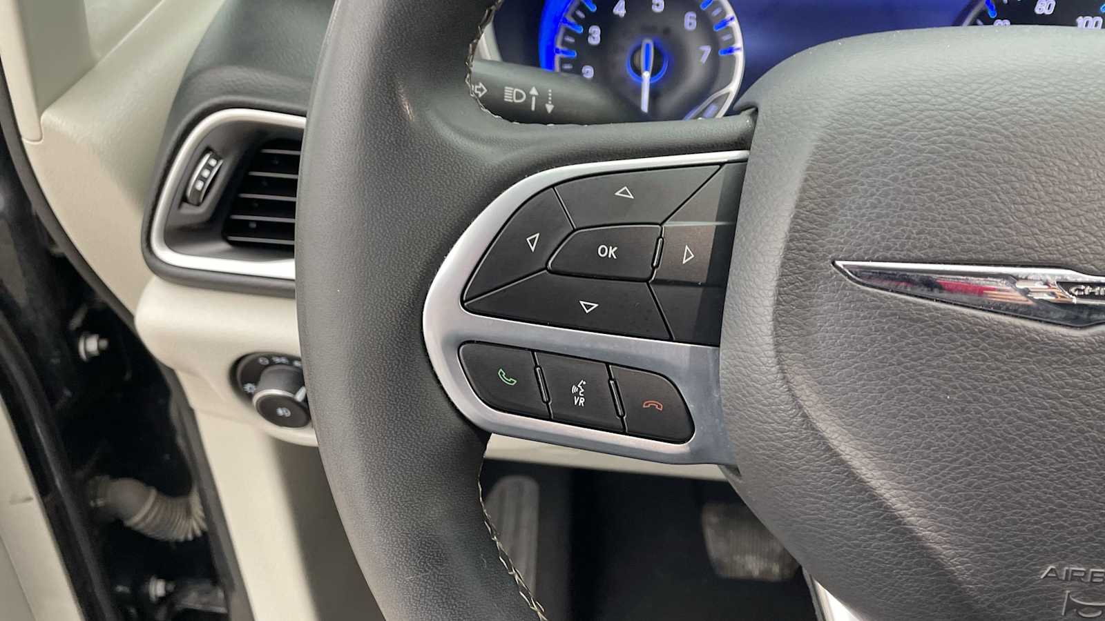 Thumbnail: 2023 Chrysler Pacifica - 13