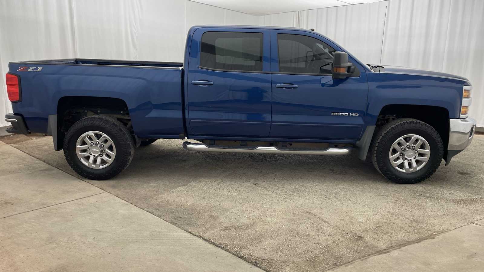 Thumbnail: 2018 Chevrolet Silverado 3500 - 34