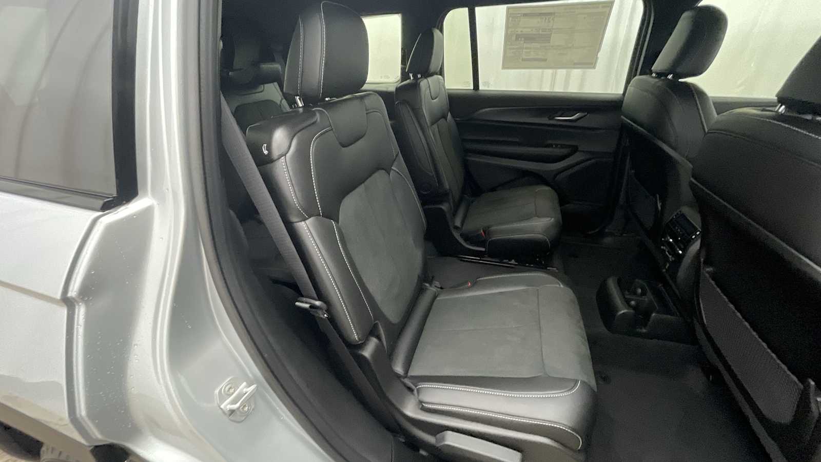 Thumbnail: 2025 Jeep Grand Cherokee - 10