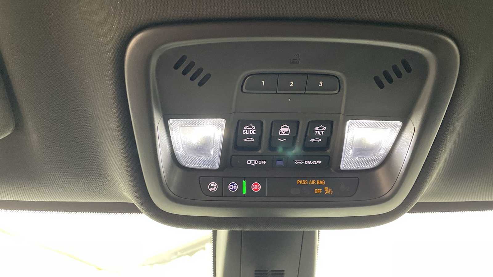 Thumbnail: 2023 Chevrolet Traverse - 26