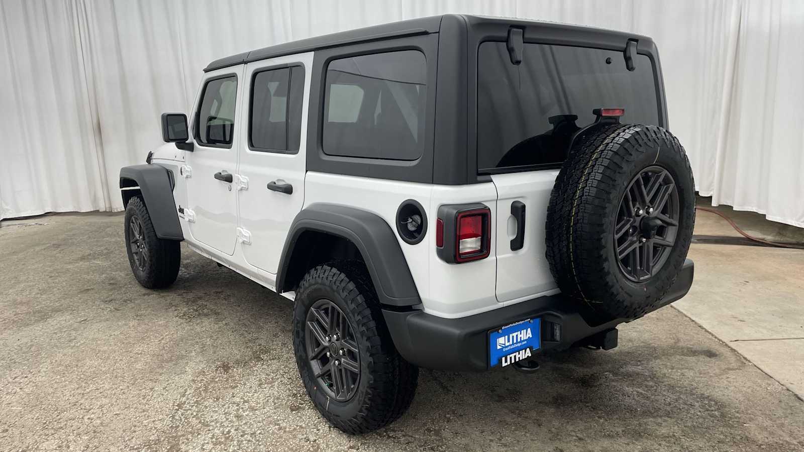 Thumbnail: 2026 Jeep Wrangler - 34