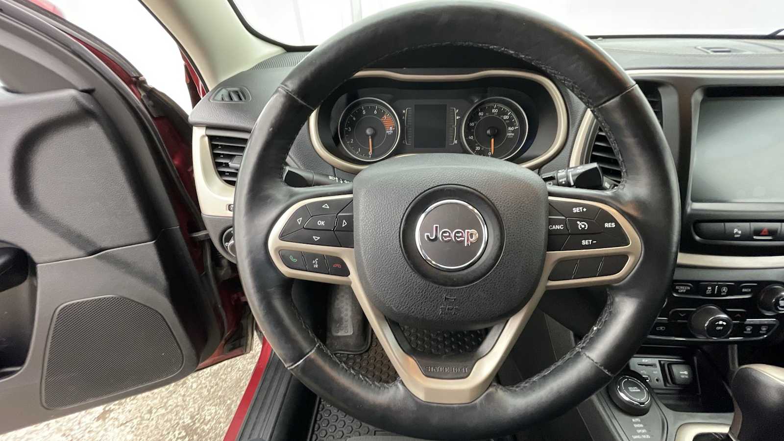 Thumbnail: 2017 Jeep Cherokee - 11