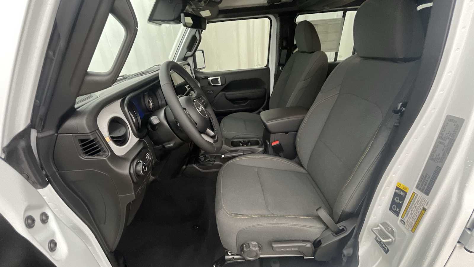 Thumbnail: 2025 Jeep Gladiator - 6