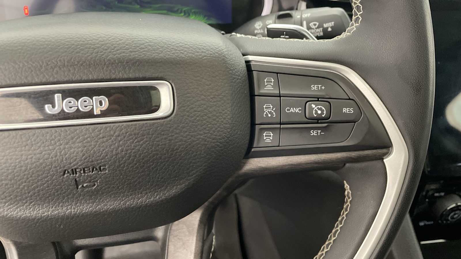 Thumbnail: 2022 Jeep Grand Cherokee - 16