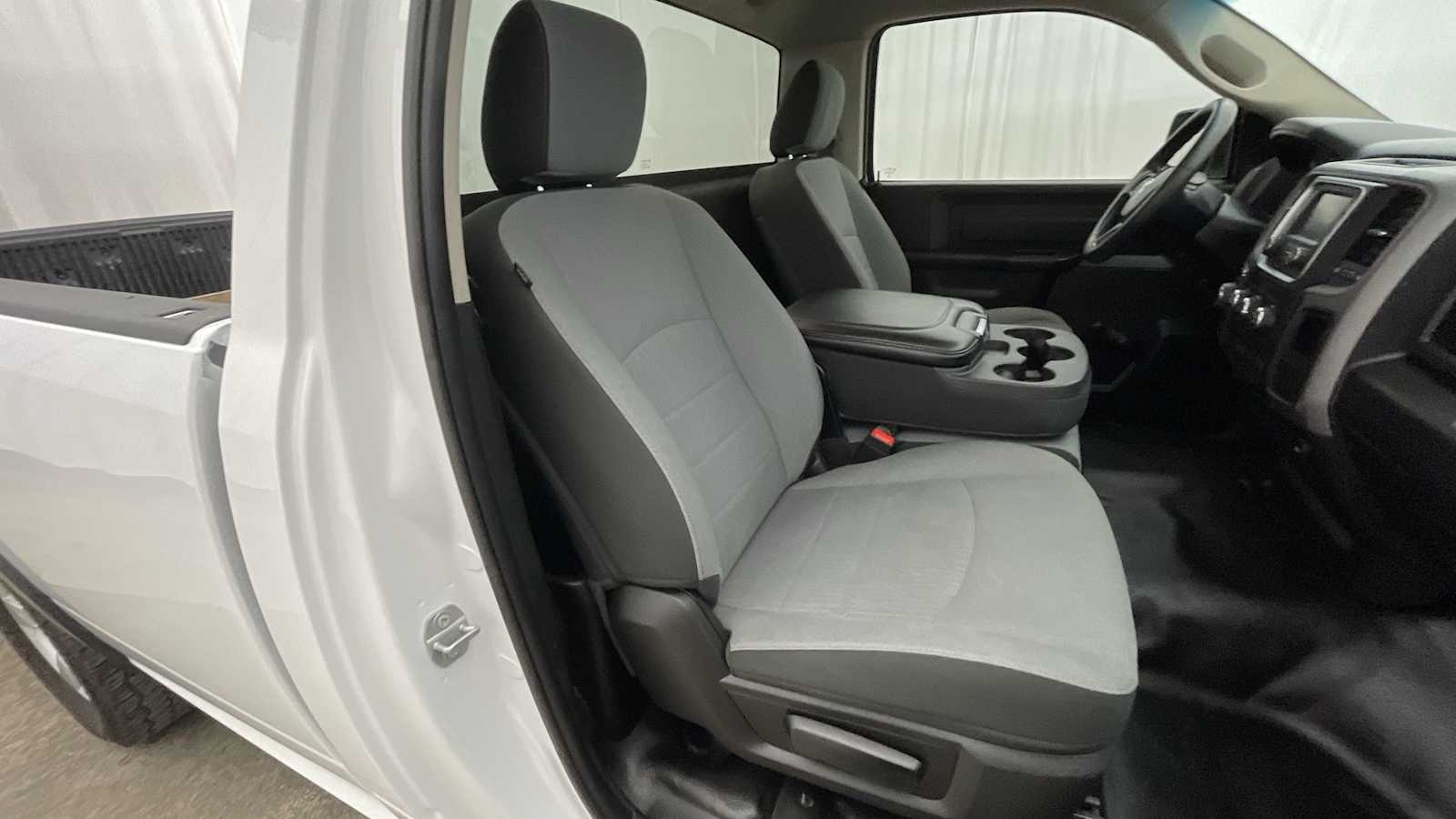 Thumbnail: 2021 RAM 1500 Classic - 8